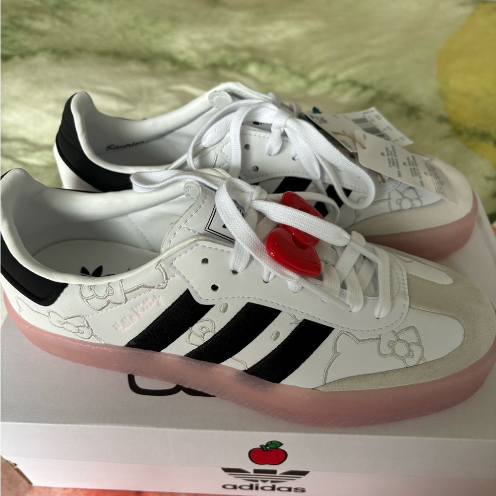 Adidas hello kitty collaboration (Sambae) -Size 7.5